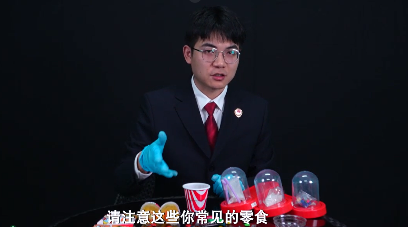 警惕！毒品正披著“日?！钡耐庖?><p class="nowrap">警惕！毒品正披著“日?！钡耐庖?/p></a>

		</div>
		<div   id="qgwfcqfvnj"   class="right">
			
						<a href="http://www.xmlvlvlv.com/Rule_of_Law_in_Guizhou/cotent/2025-06/12/content_9198547.html"><div   id="qgwfcqfvnj"   class="box dis_flex">
				<img src="http://www.xmlvlvlv.com/Rule_of_Law_in_Guizhou/images/2025-06/12/9198547_85327552-a5e9-40c3-9854-8d7341589329.png" alt=
