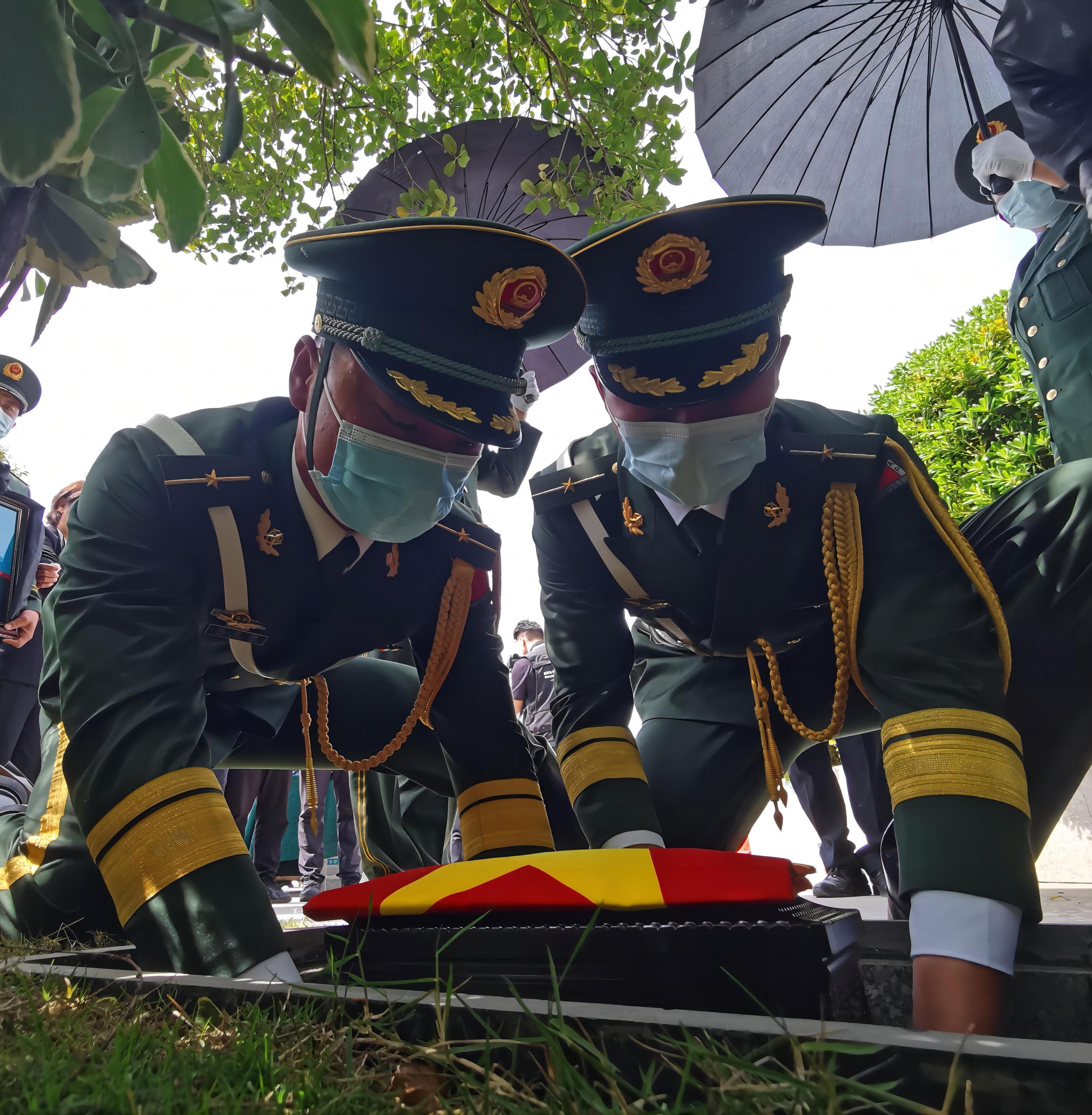 汪曉龍，我們送你回家！